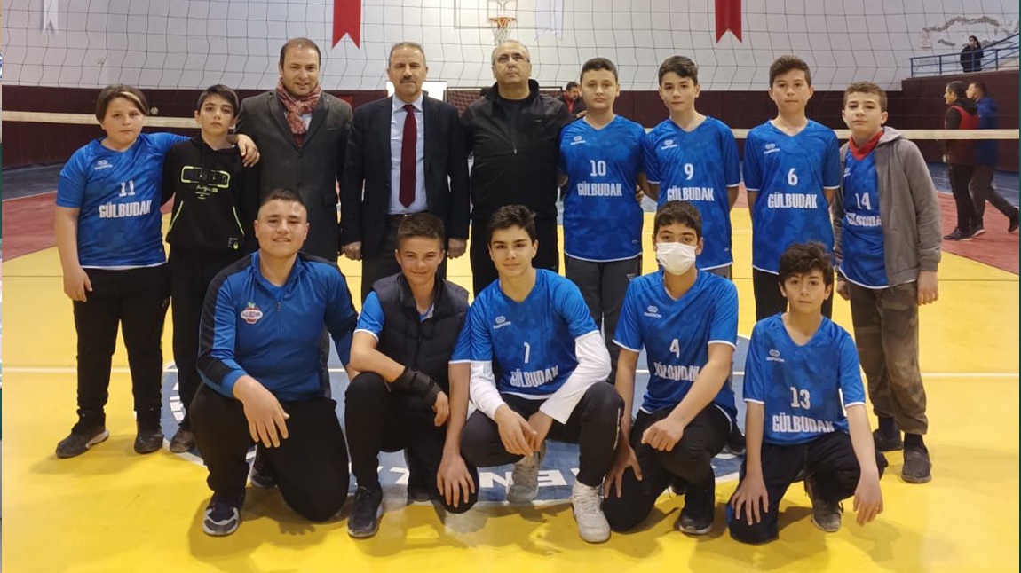 İlçe Milli Eğitim Müdürlüğümüzün düzenlediği ortaokullar arası voleybol turnuvası bizim maçımızla başladı...