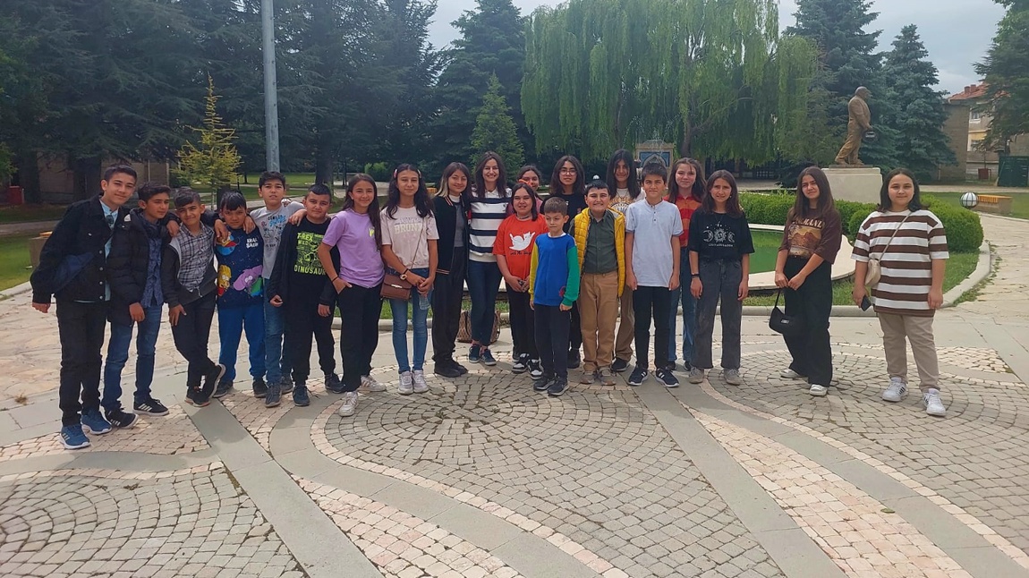 Öğrencilerimizi Isparta İyaşpark AVM sinemaya ve Süleyman Demirel Demokrasi Müzesine götürdük...